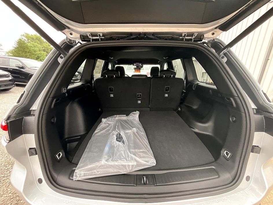2025 Jeep Grand Cherokee Limited photo 8