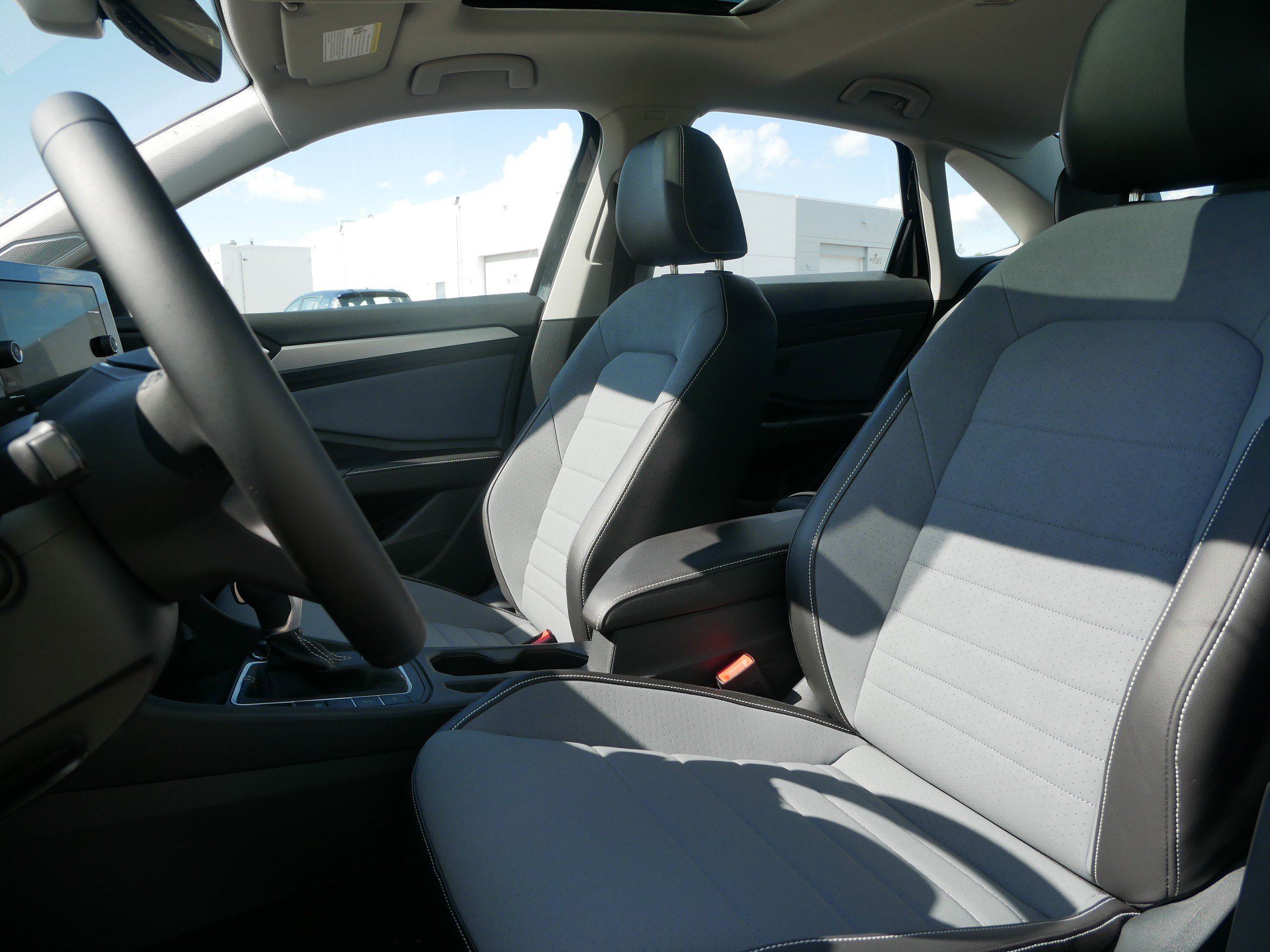 2025 Volkswagen Jetta SE photo 4