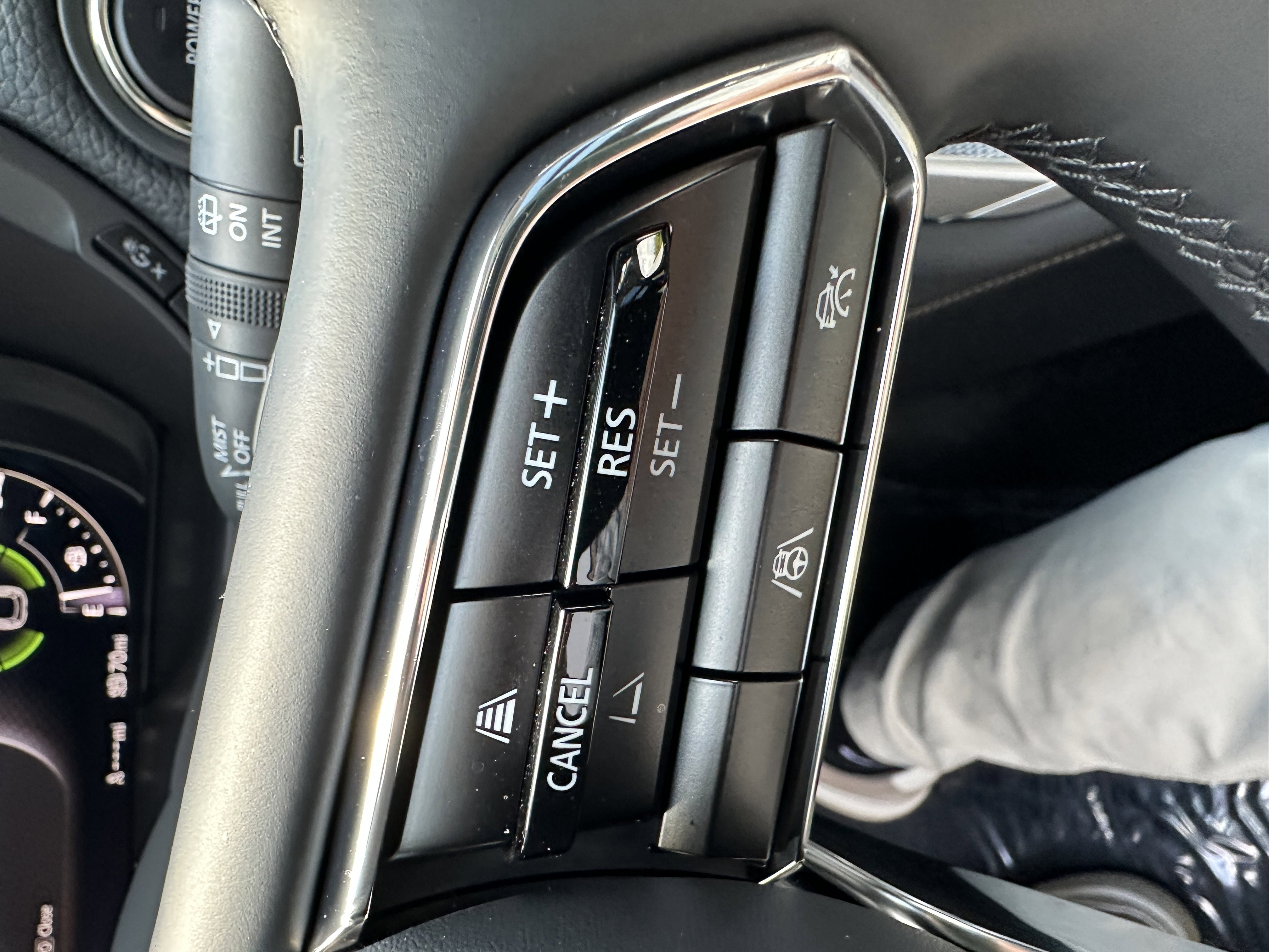 2025 Mazda CX-90 Premium photo 3