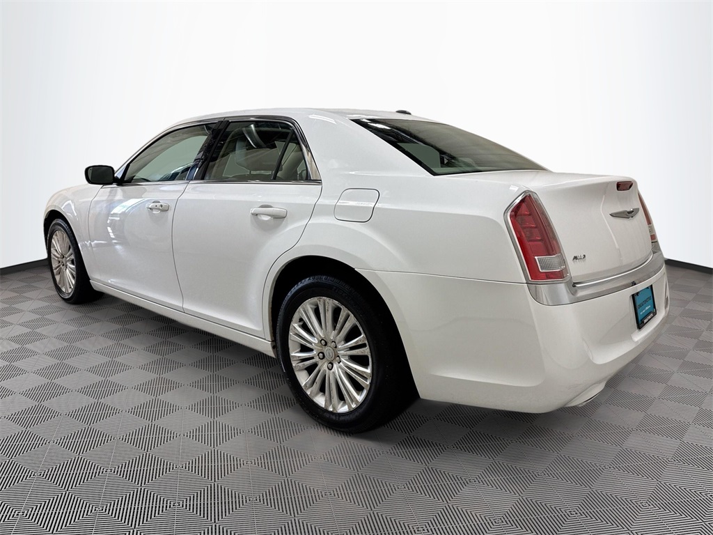 2013 Chrysler 300 Base photo 9