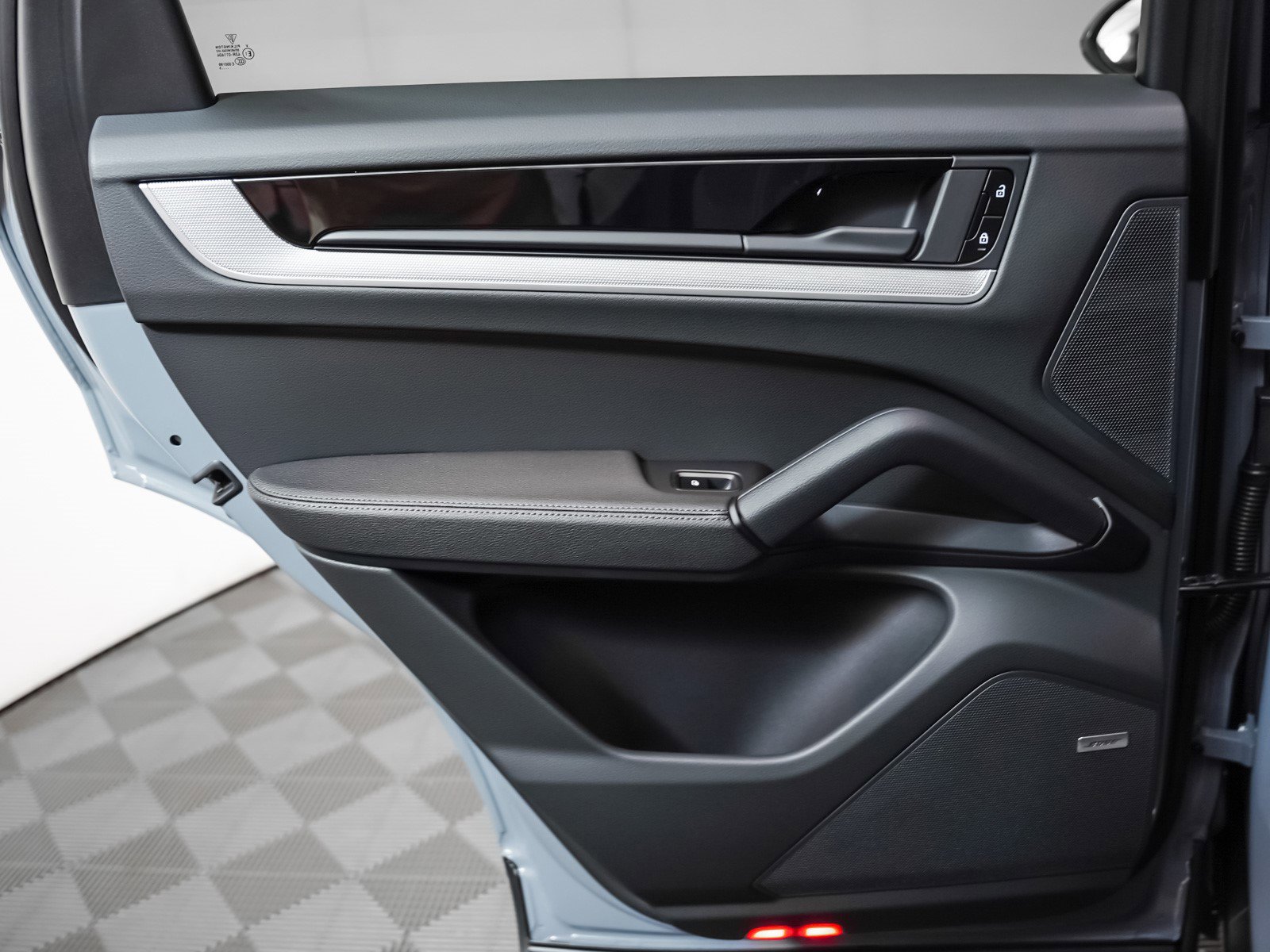2025 Porsche Cayenne Coupe photo 25