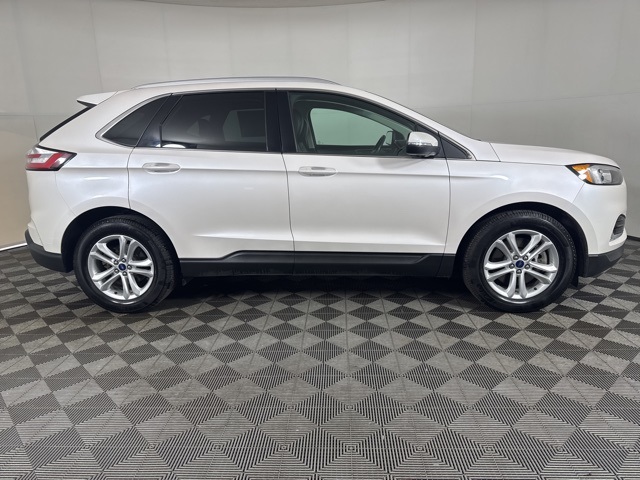 2019 Ford Edge SEL photo 2