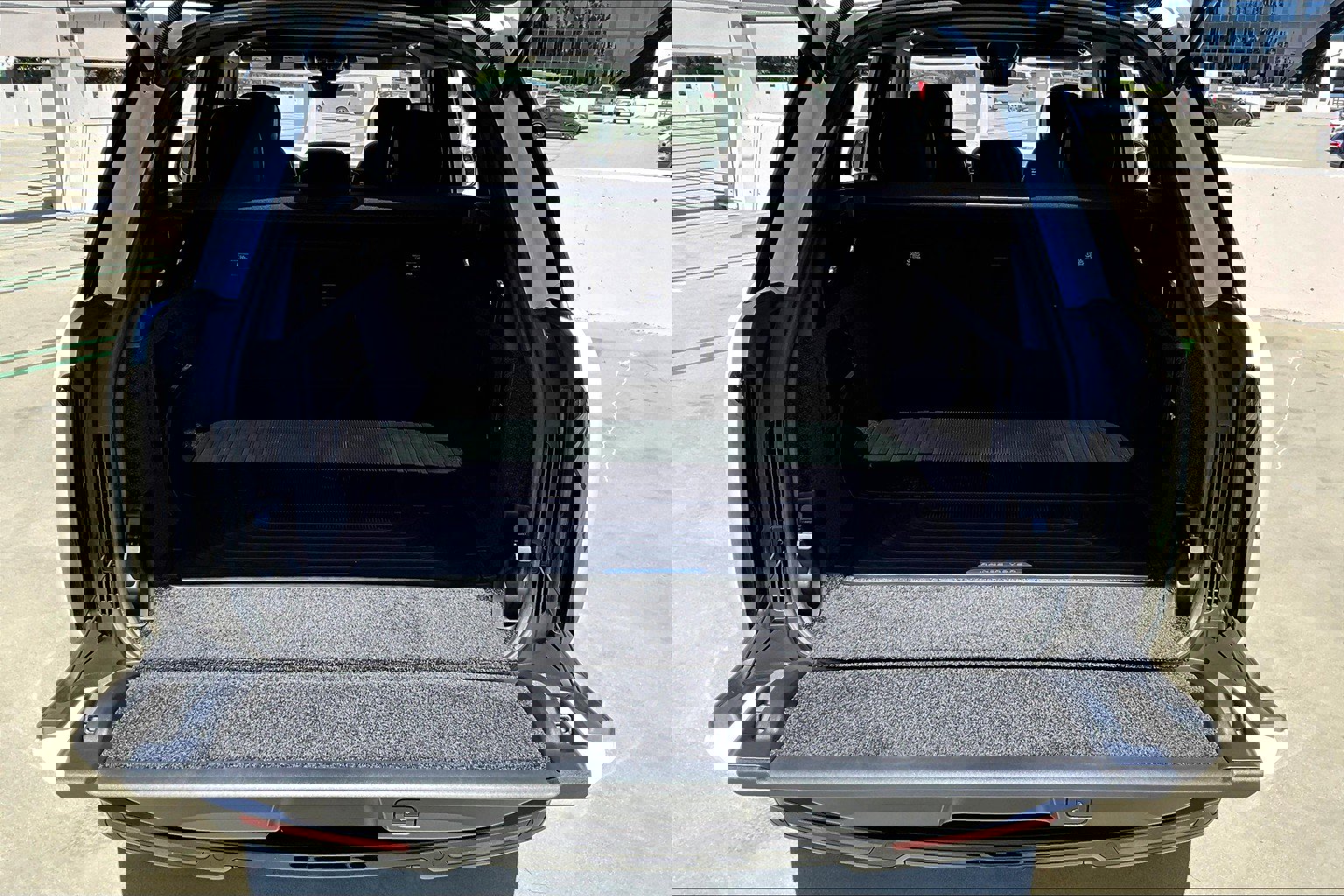 2025 Land Rover Range Rover SE photo 8