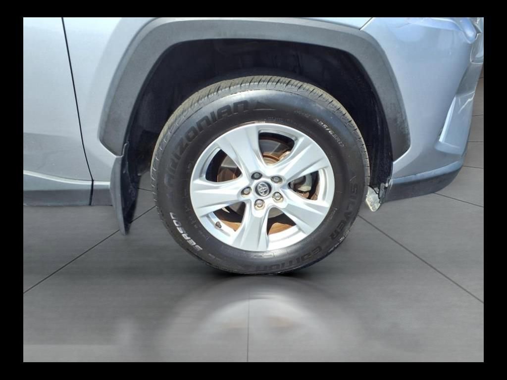2020 Toyota RAV4 XLE photo 9
