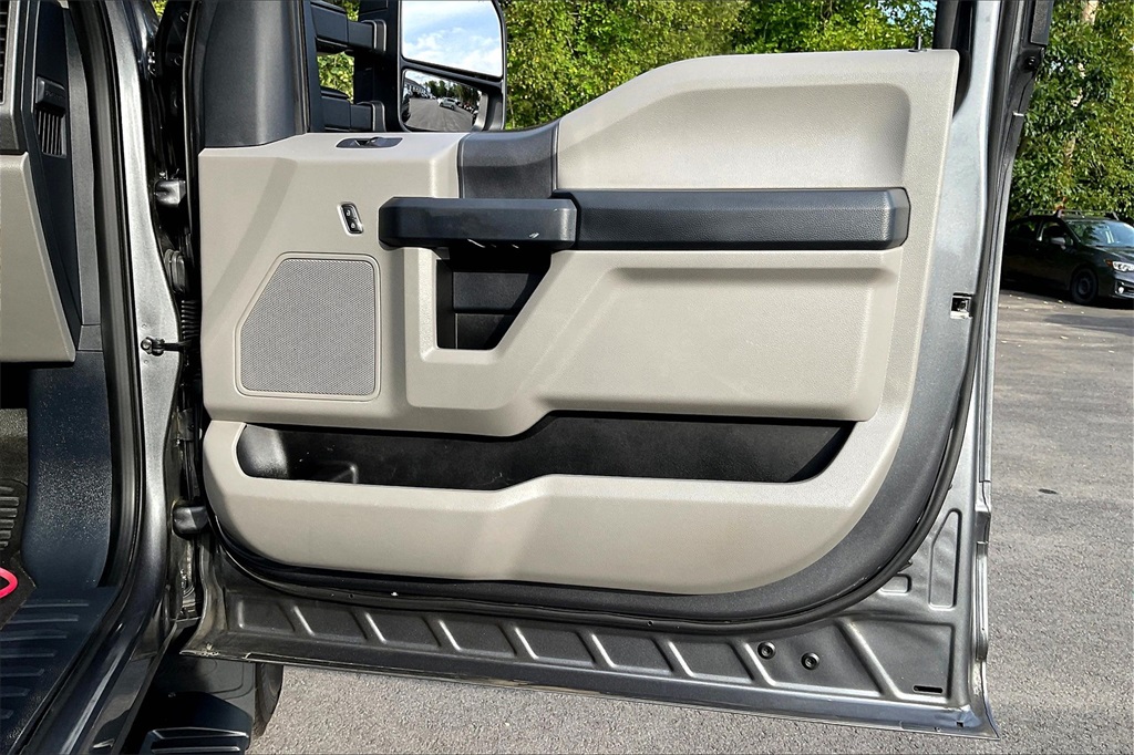 2022 Ford F-350 XL photo 22