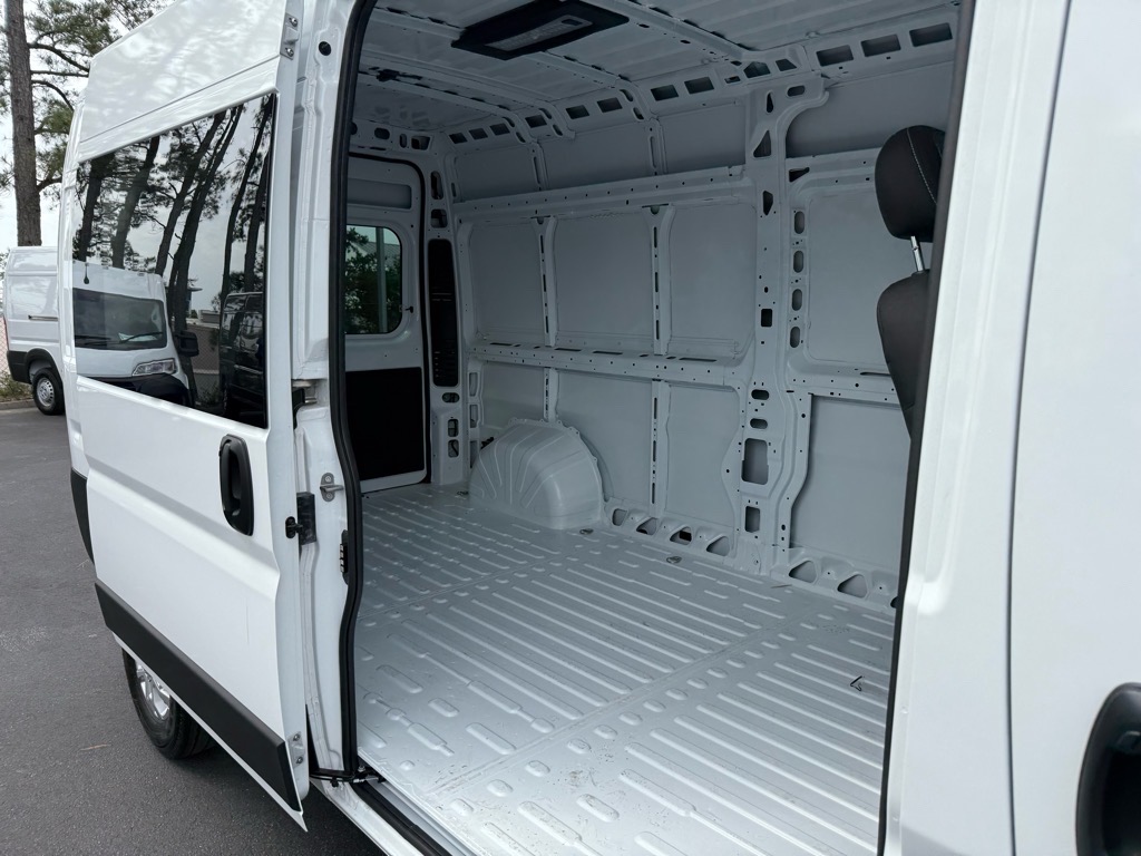 2025 Ram ProMaster 2500 photo 4
