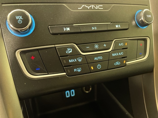 2020 Ford Fusion SE photo 29