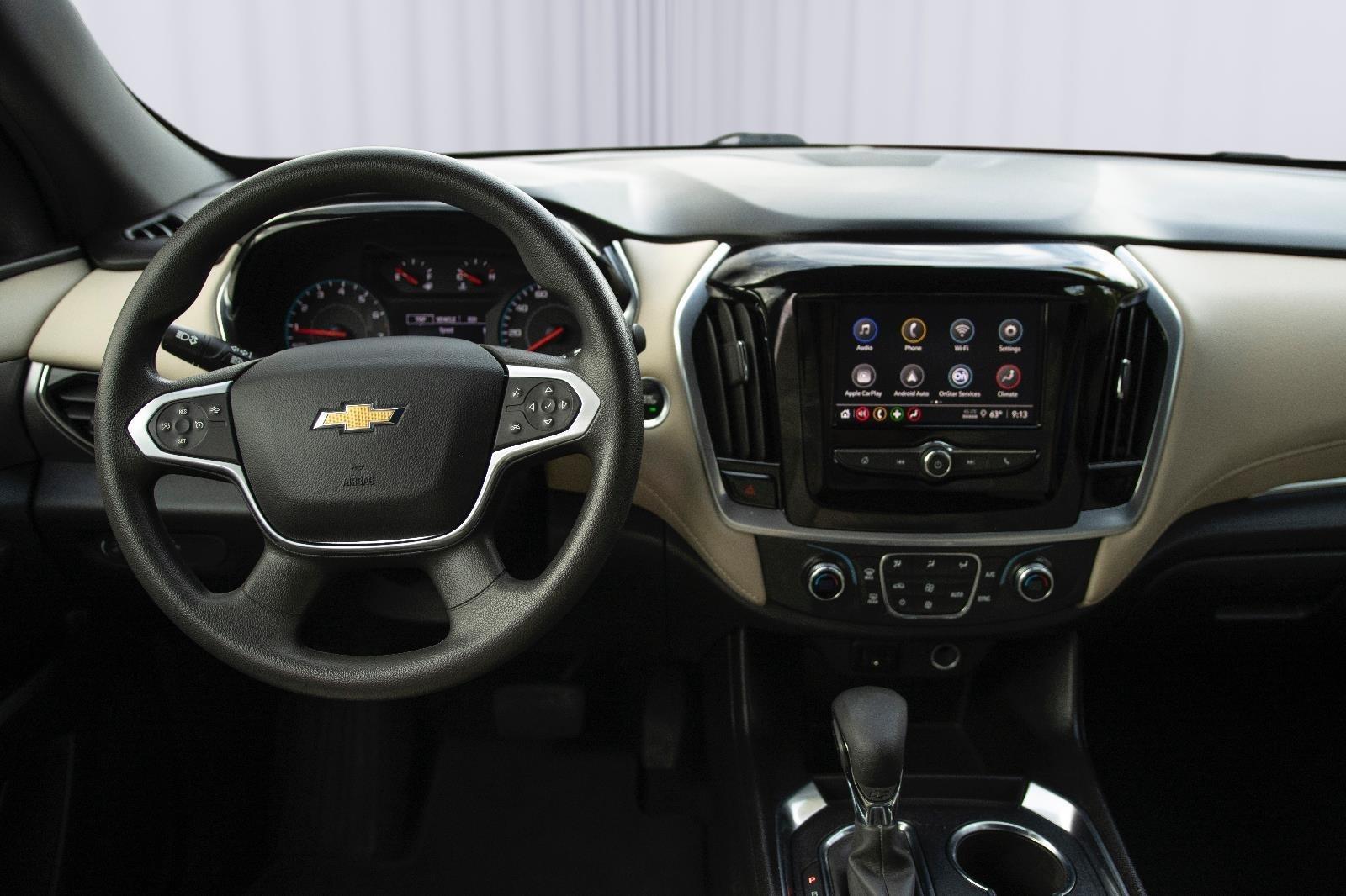 2023 Chevrolet Traverse LS photo 3