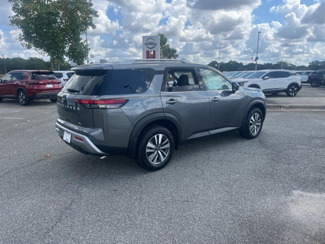 2025 Nissan Pathfinder SL photo 4