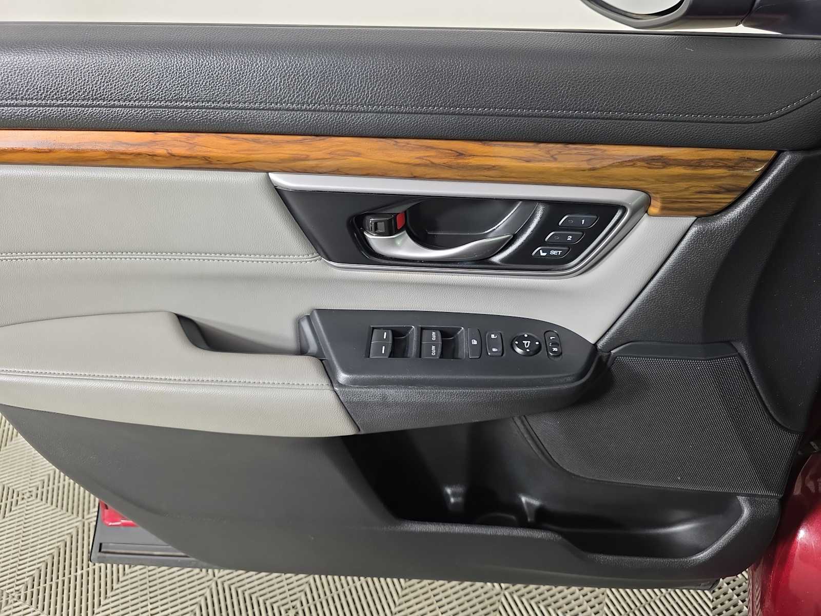 2020 Honda CR-V Hybrid Touring photo 24