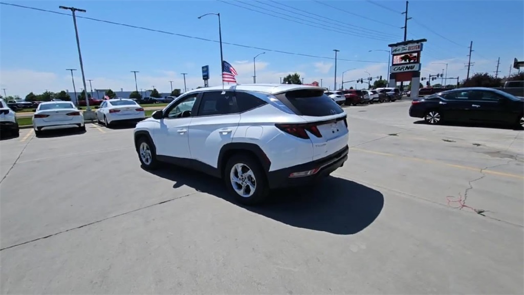2022 Hyundai Tucson SE photo 2