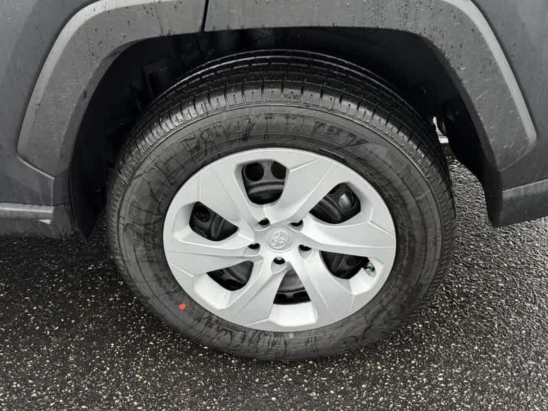 2025 Toyota RAV4 LE - Photo 6