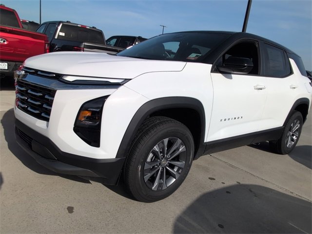2026 Chevrolet Equinox LT photo 4