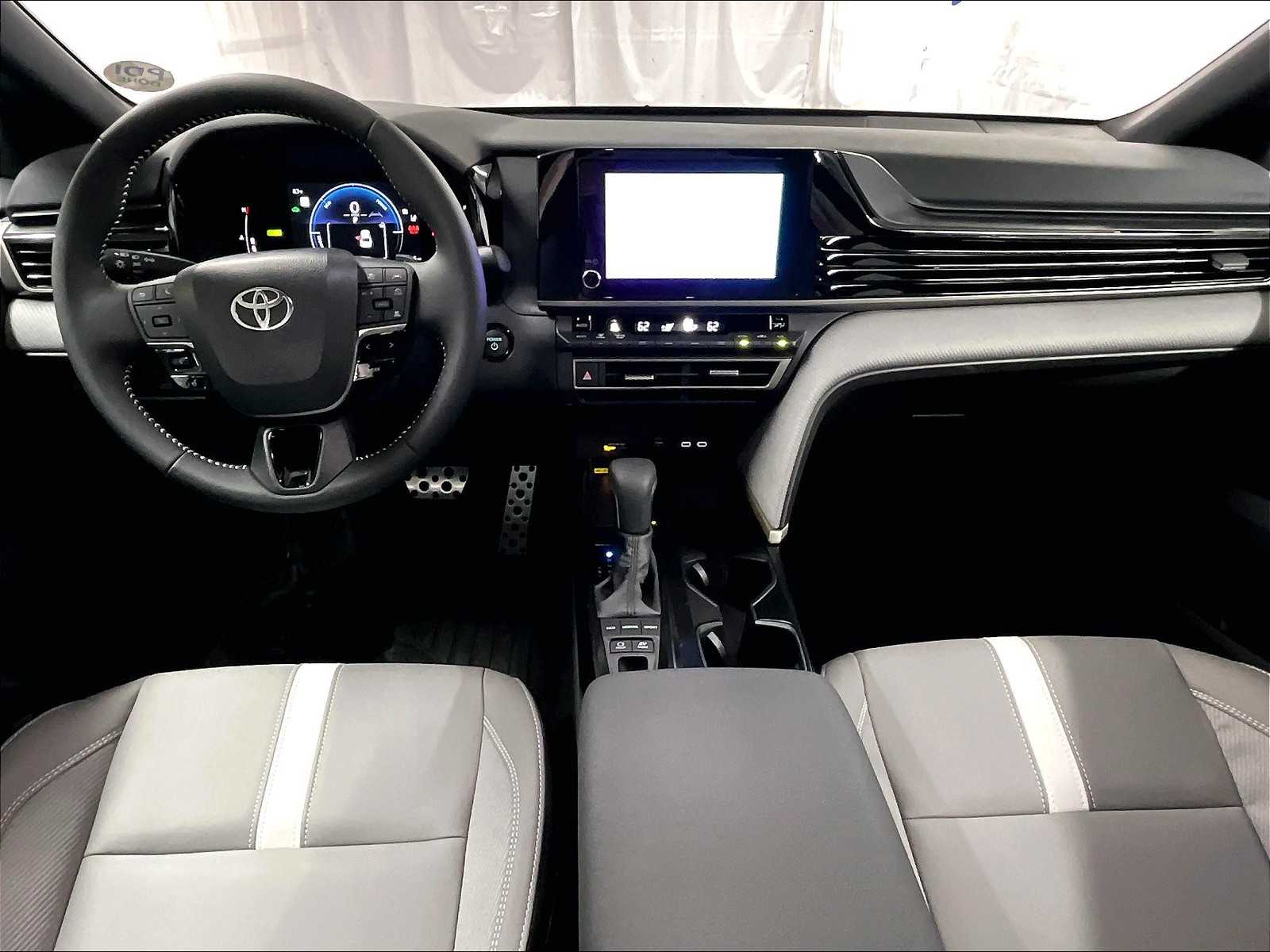 2025 Toyota Camry SE photo 11