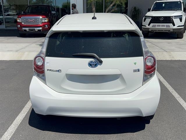 2014 Toyota Prius C One photo 2