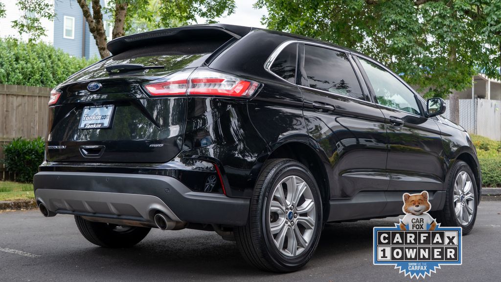 2022 Ford Edge Titanium photo 5