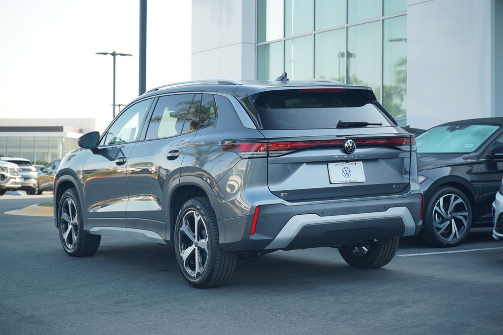 2025 Volkswagen Tiguan SE photo 3