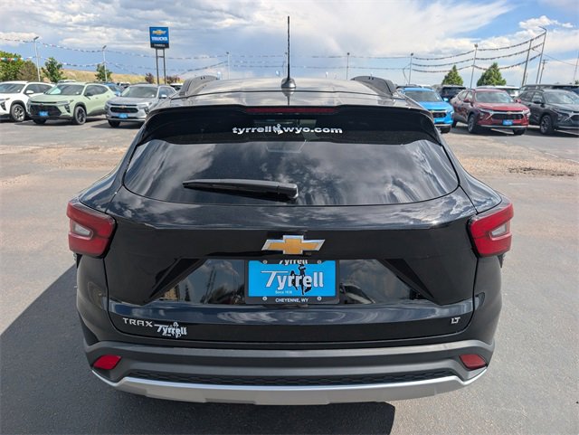 2025 Chevrolet Trax LT photo 2