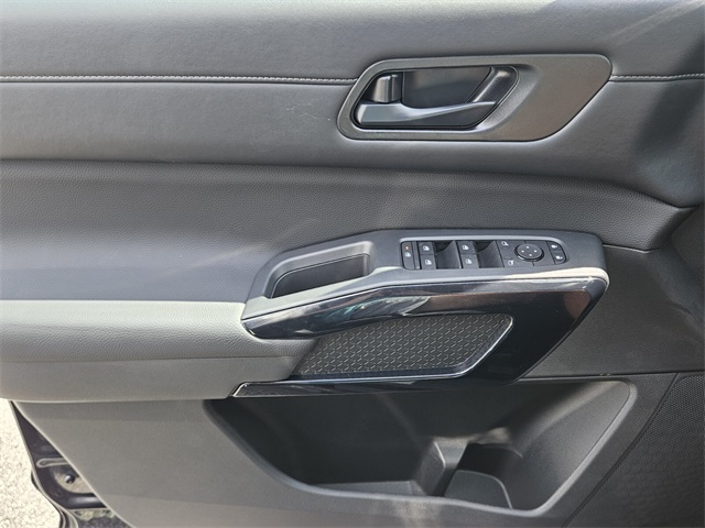 2025 Nissan Pathfinder SV photo 25