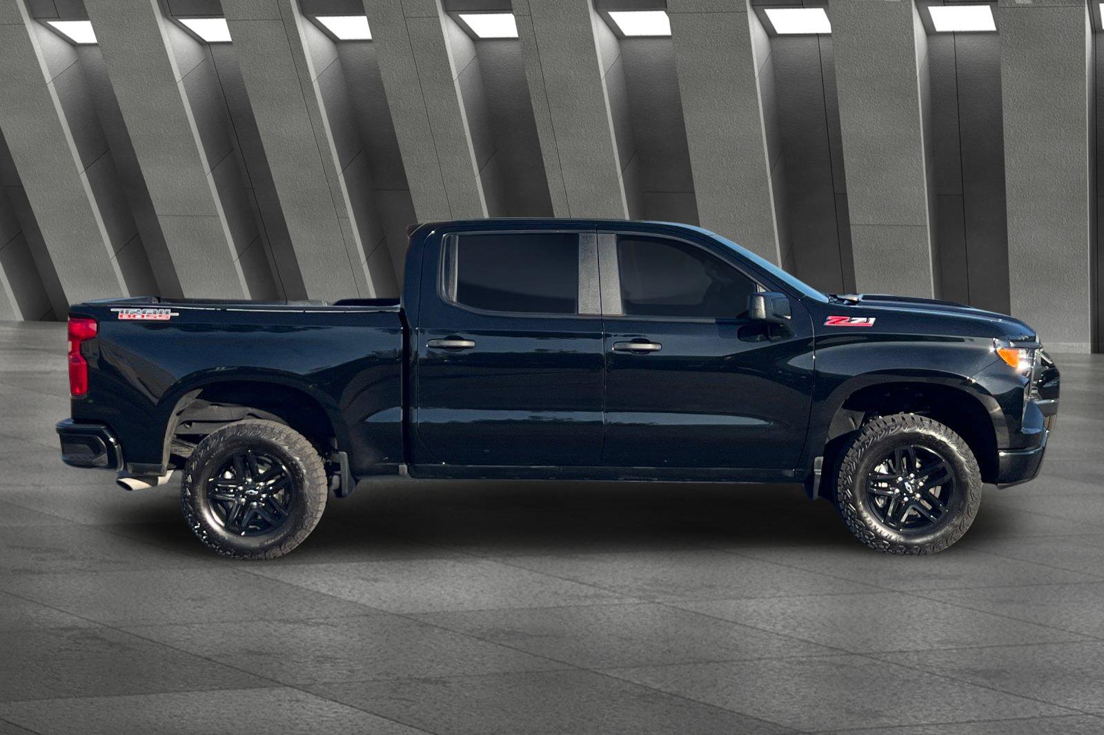 2025 Chevrolet Silverado 1500 Custom photo 2