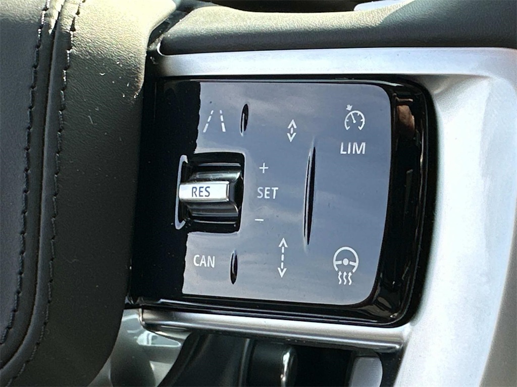 2025 Land Rover Range Rover SE photo 2
