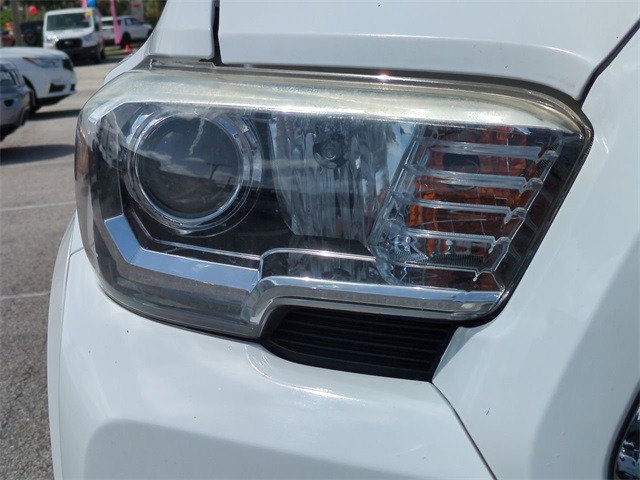 2018 Toyota Tacoma SR5 photo 9