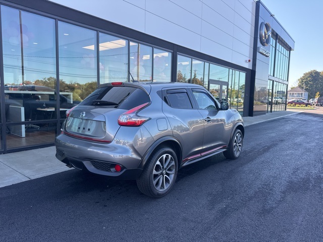 2017 Nissan Juke SV photo 3