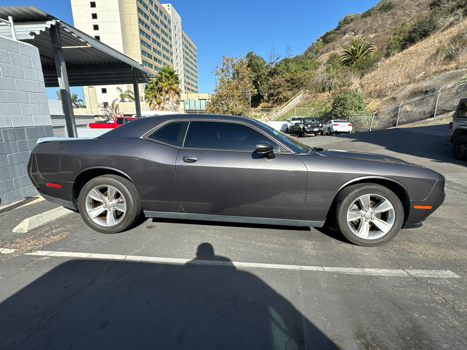 2015 Dodge Challenger SXT photo 4