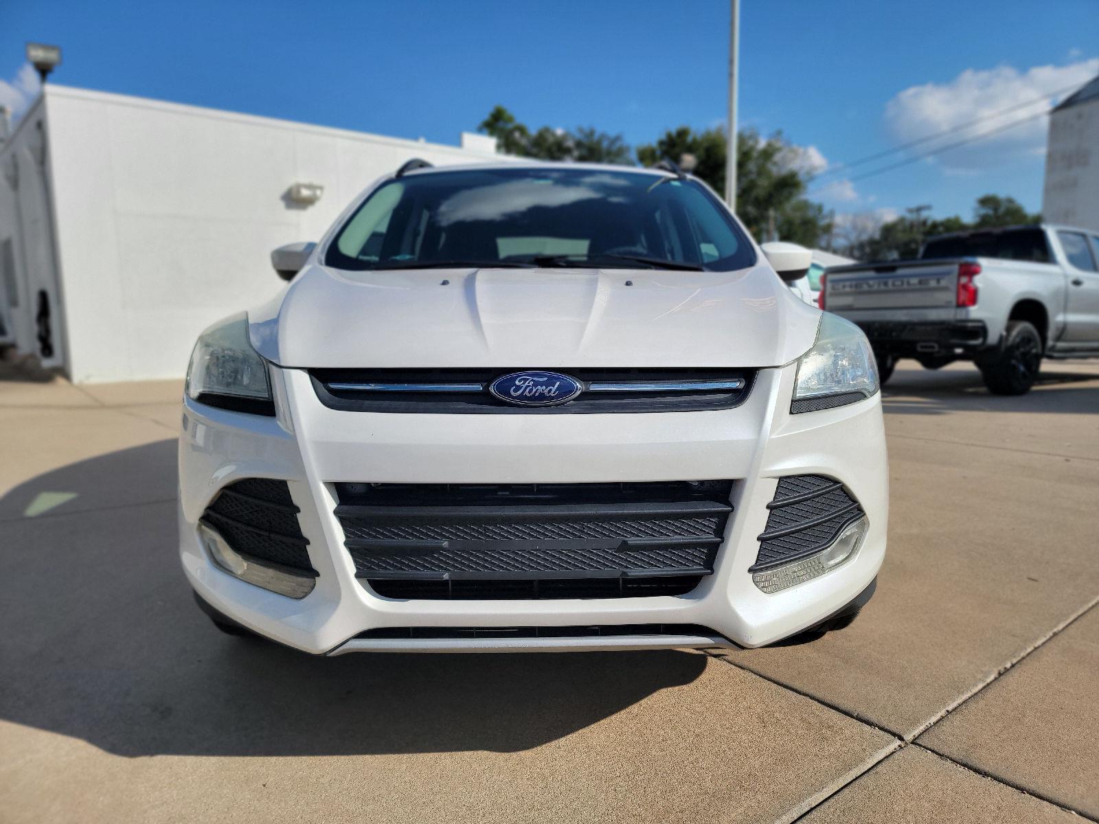 Used 2014 Ford Escape SE with VIN 1FMCU9GX9EUB10663 for sale in Haven, KS