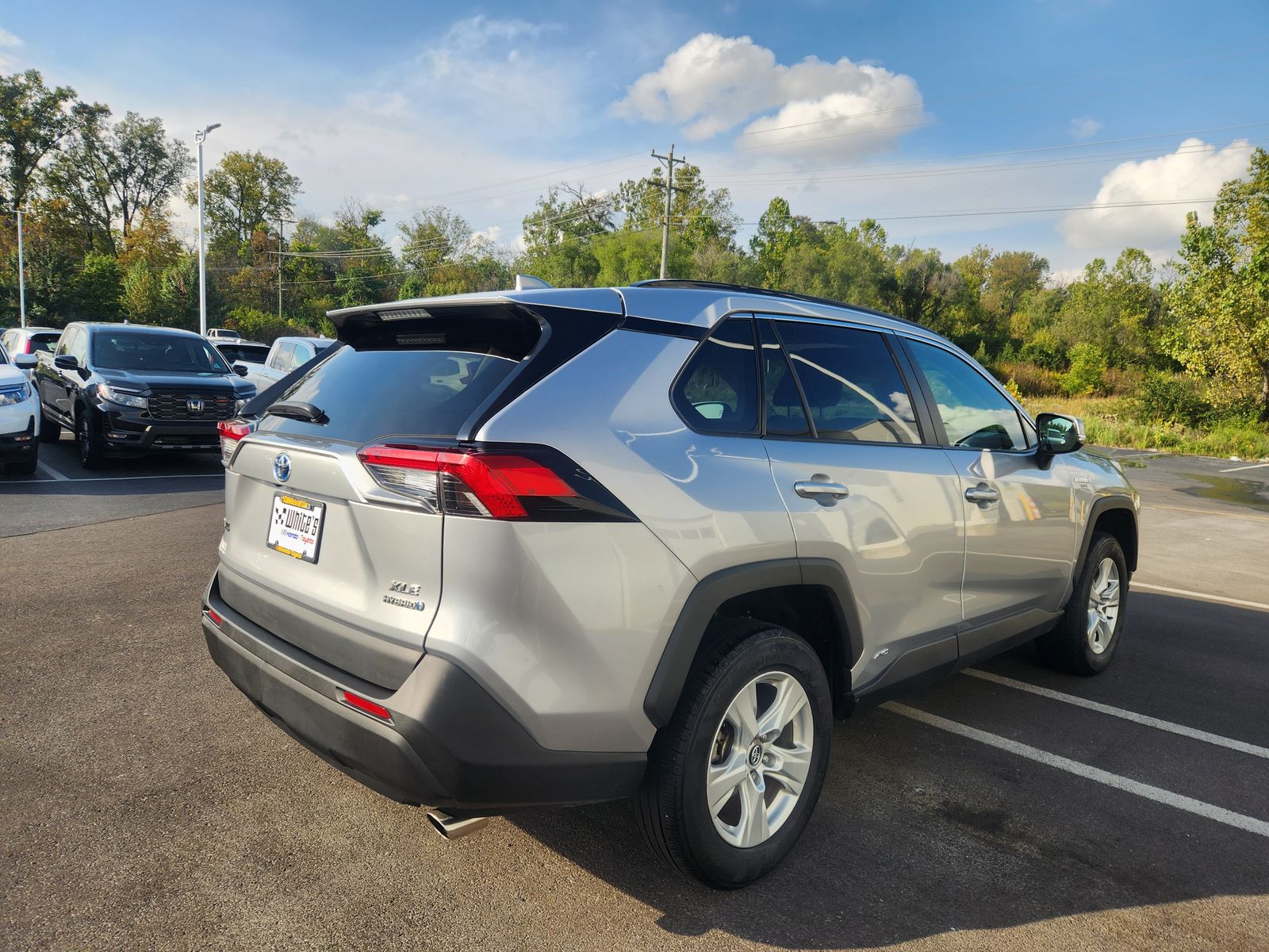 2021 Toyota RAV4 Hybrid XLE photo 4