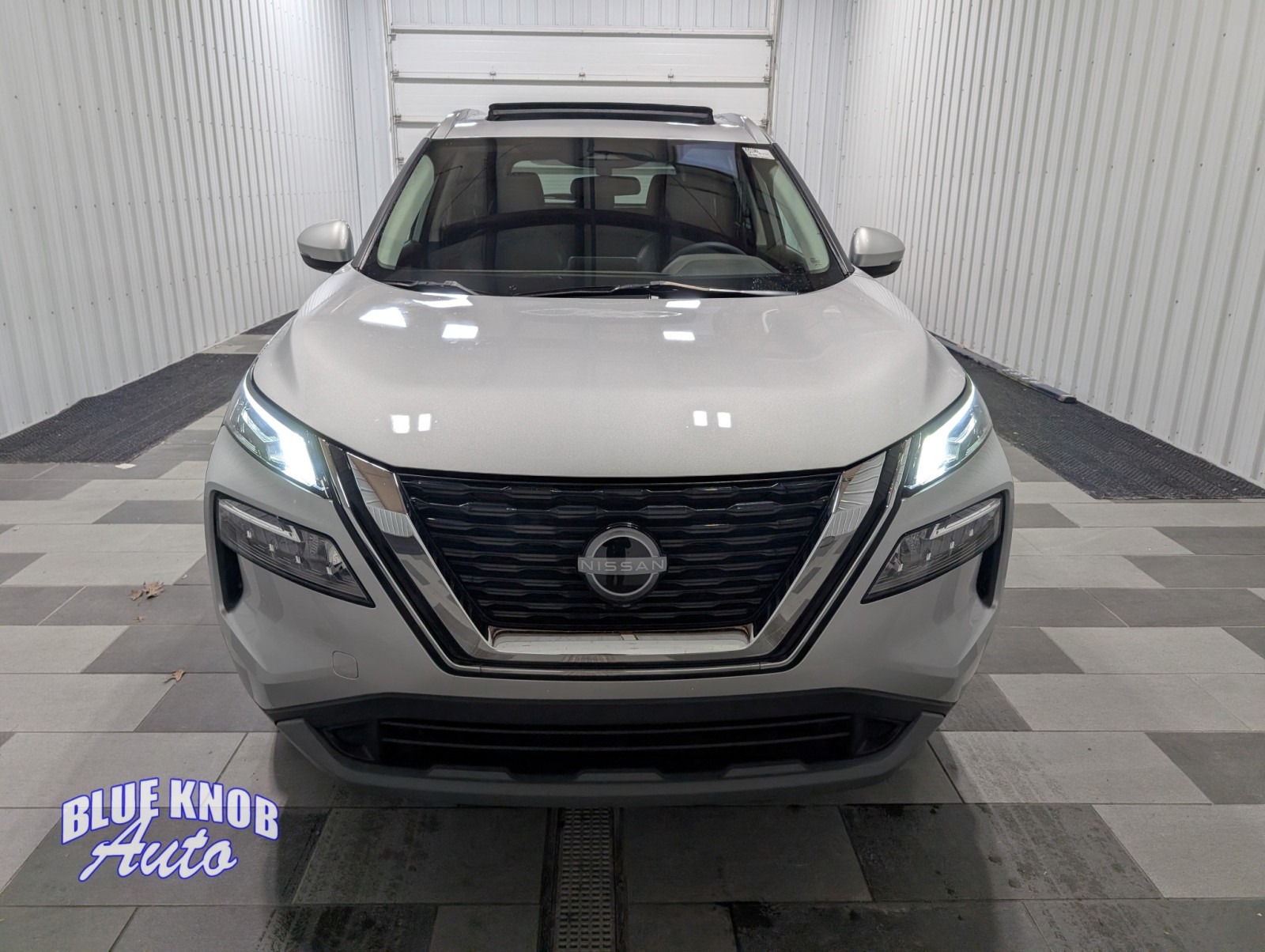 2023 Nissan Rogue SV photo 3