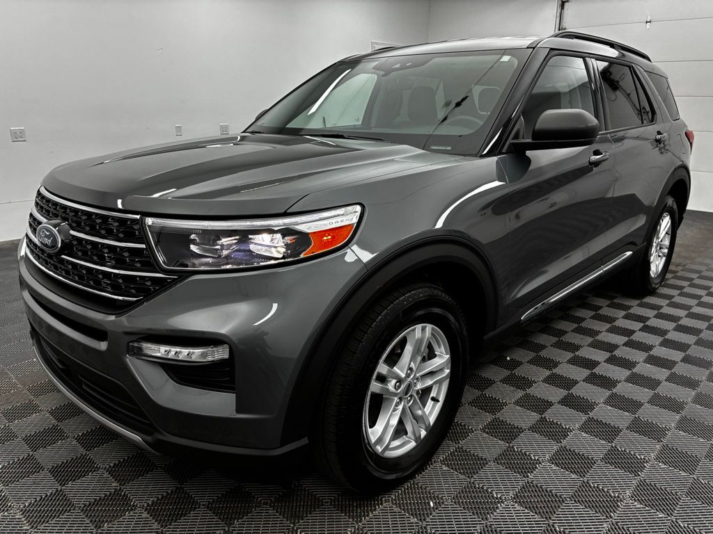 2023 Ford Explorer XLT photo 9