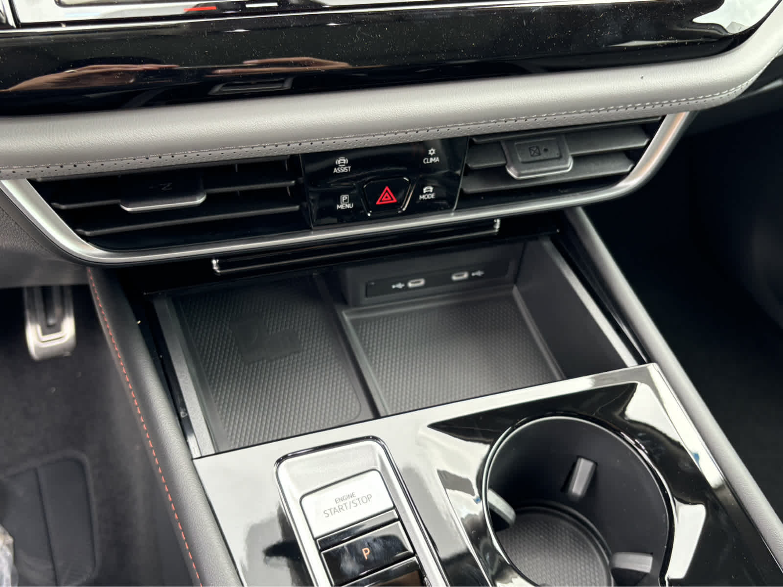 2024 Volkswagen Atlas Peak Edition SEL photo 16