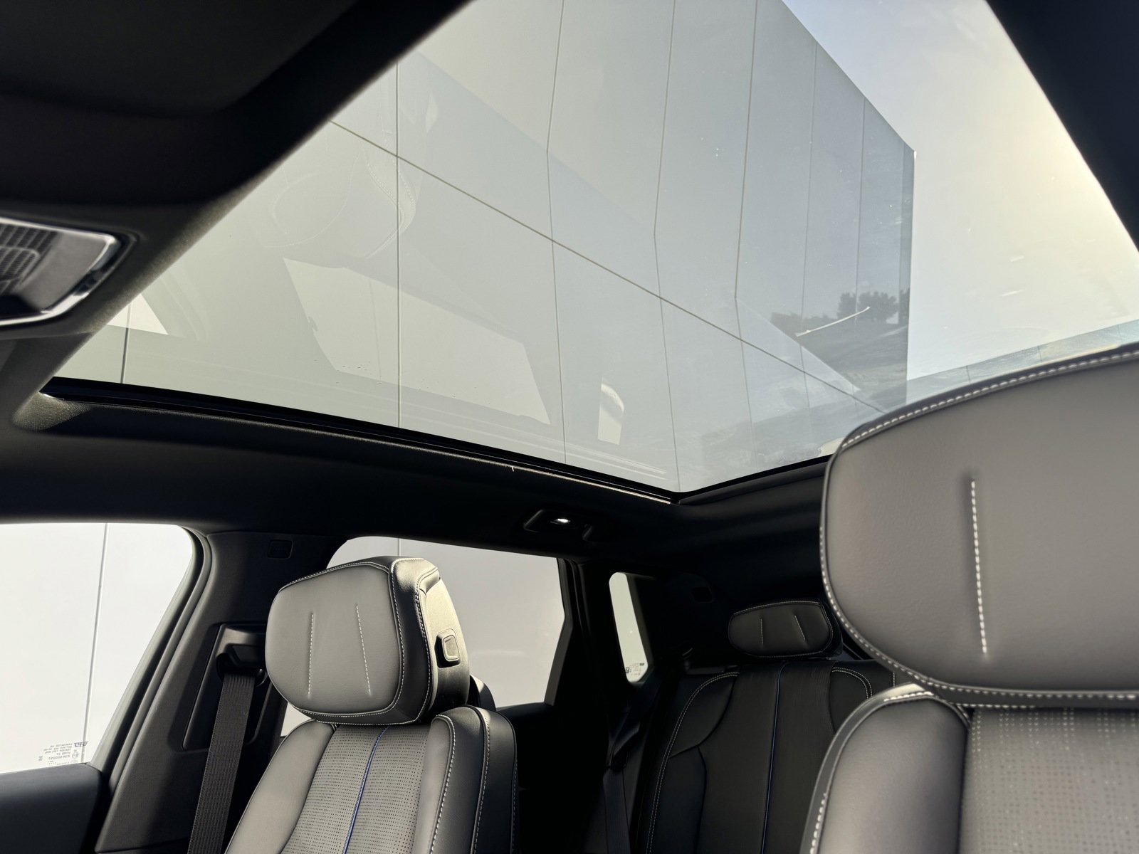 2025 Cadillac Lyriq Luxury photo 12