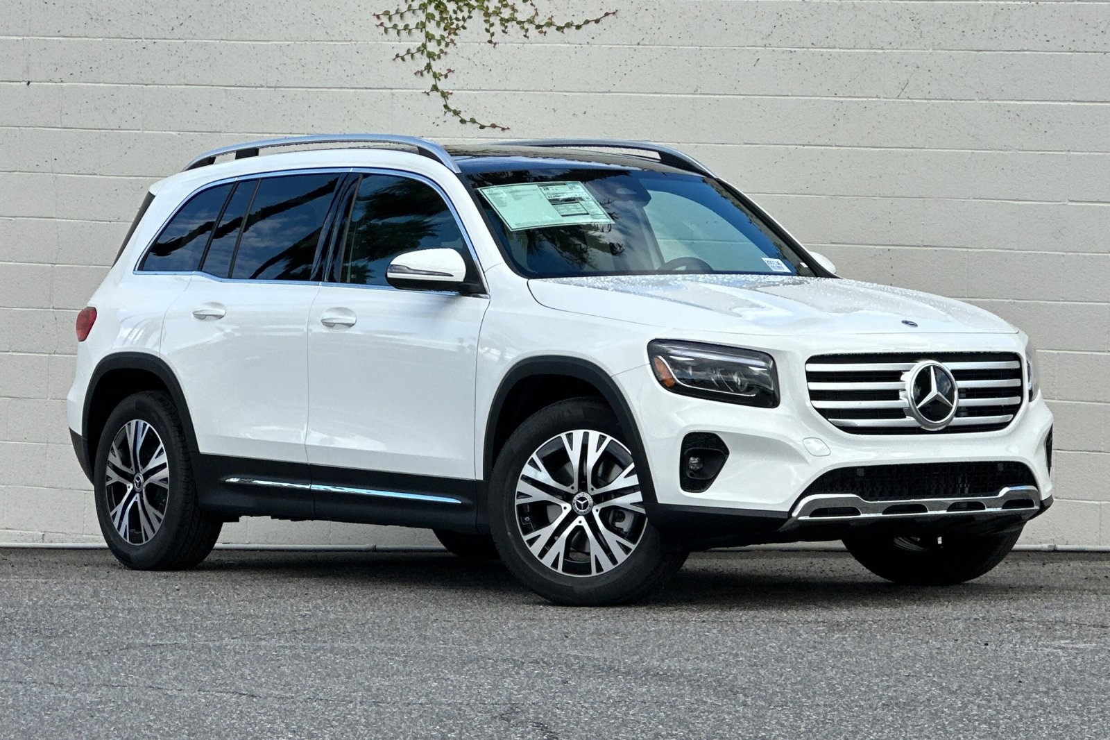 2026 Mercedes Benz GLB 250 photo 2