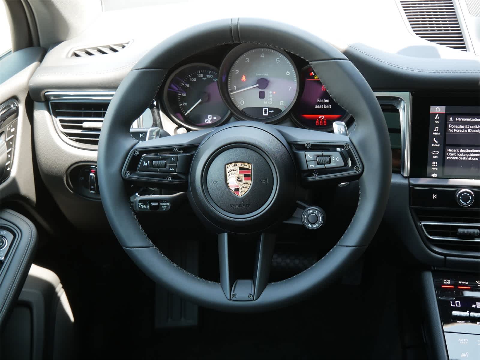 2025 Porsche Macan S photo 8
