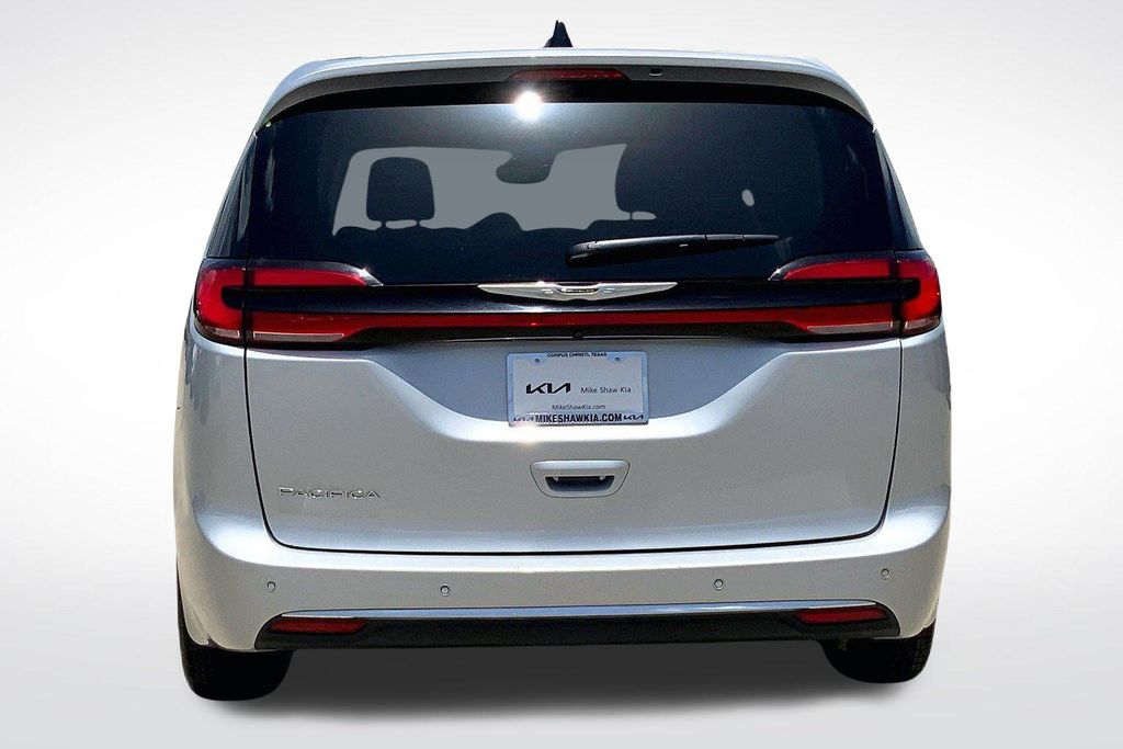 2024 Chrysler Pacifica Touring L photo 4