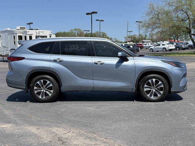 2022 Toyota Highlander XLE photo 8