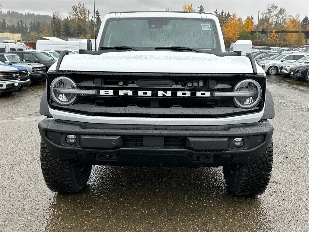 2024 Ford Bronco Outer Banks photo 2
