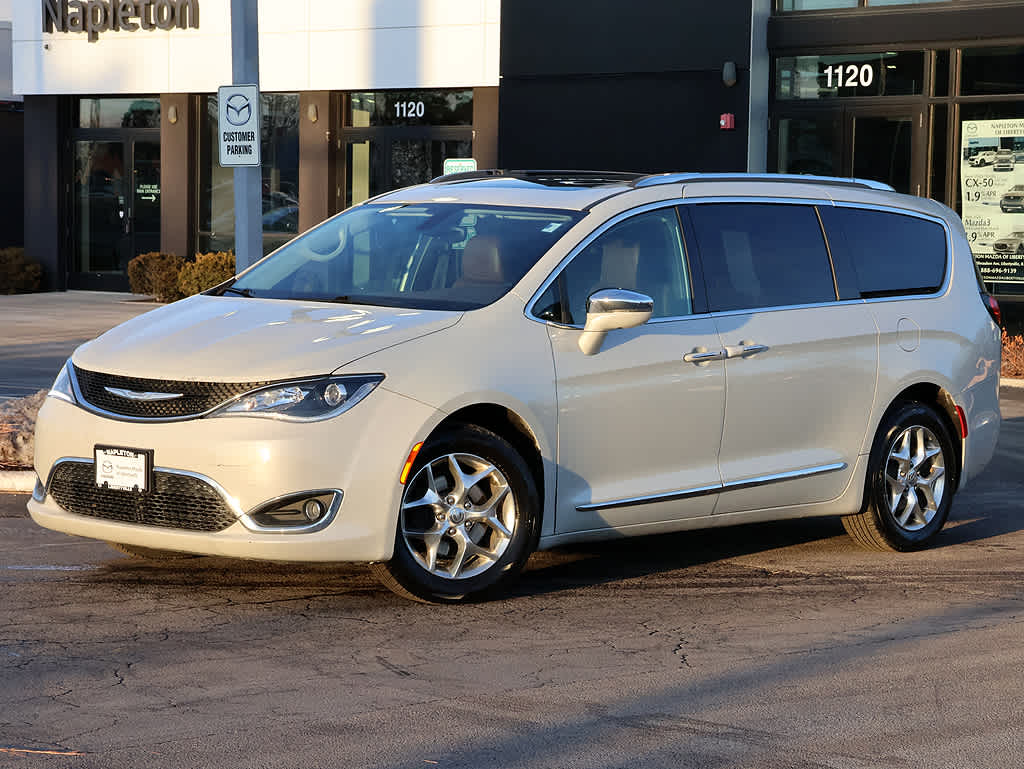 Used 2017 Chrysler Pacifica Limited with VIN 2C4RC1GG3HR614629 for sale in Libertyville, IL