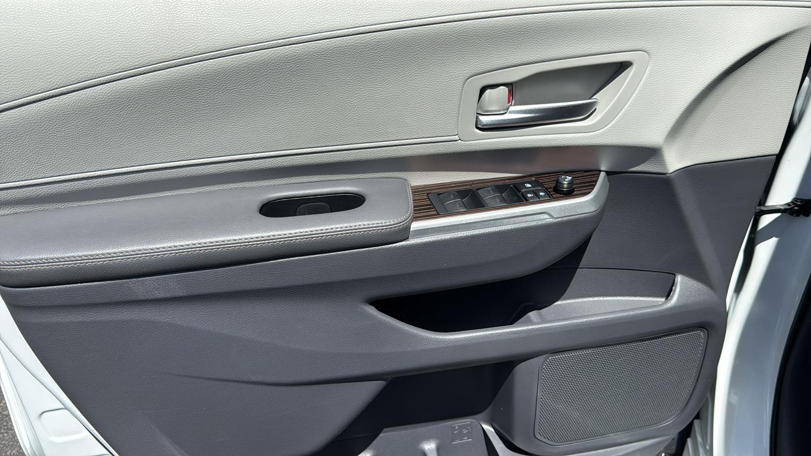 2024 Toyota Sienna XLE photo 10