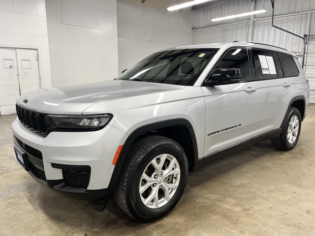 2023 Jeep Grand Cherokee Altitude photo 3