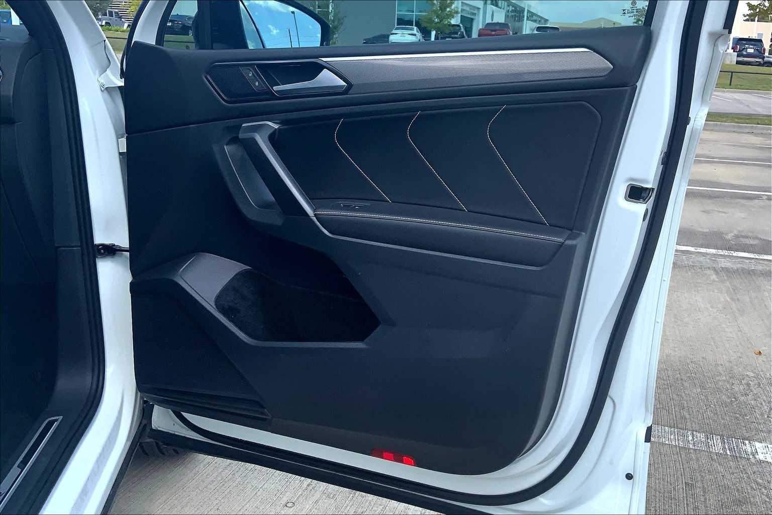 2024 Volkswagen Tiguan SE R-Line Black photo 21