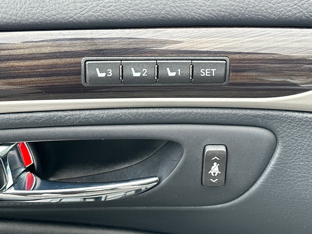 2017 Lexus LS 460 photo 16