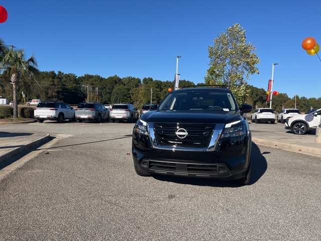 2025 Nissan Pathfinder SV photo 2