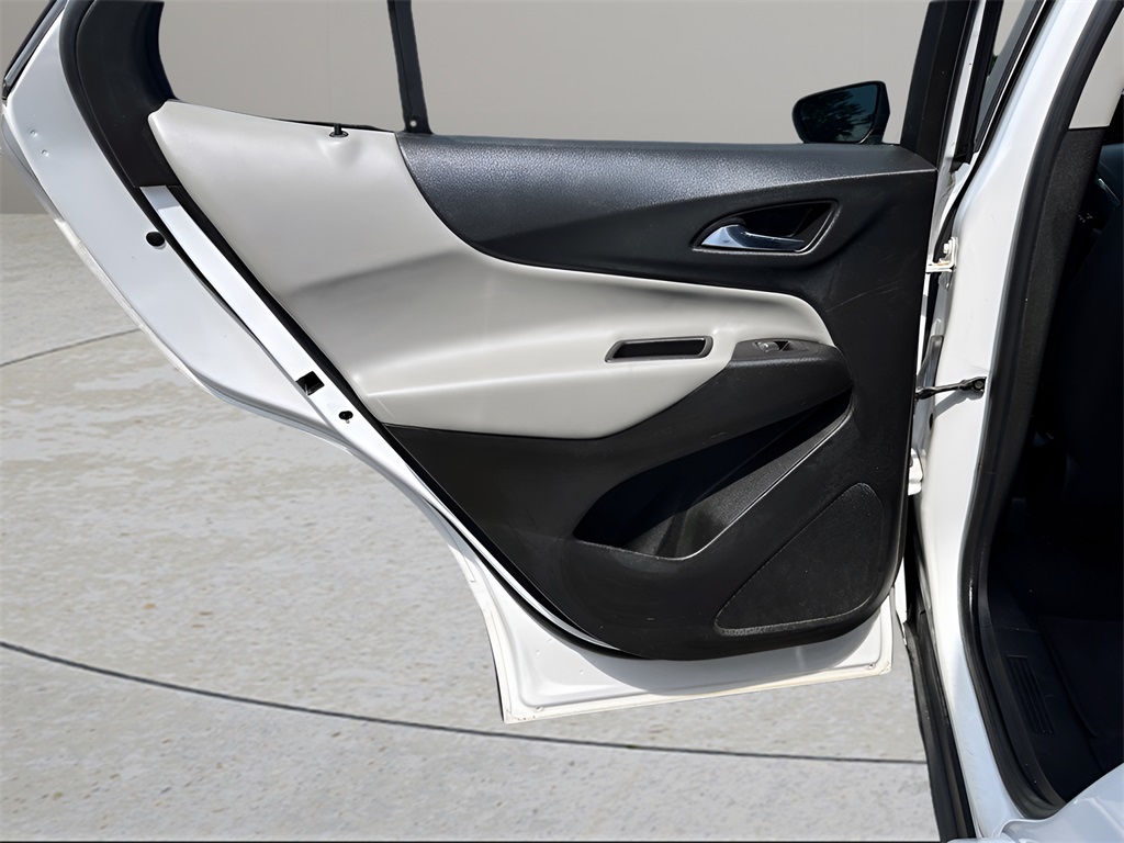 2020 Chevrolet Equinox LS photo 19