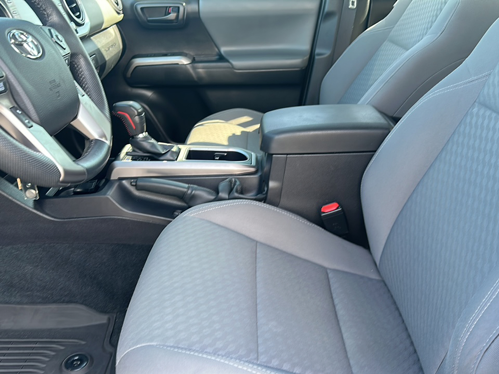 2022 Toyota Tacoma SR5 photo 3