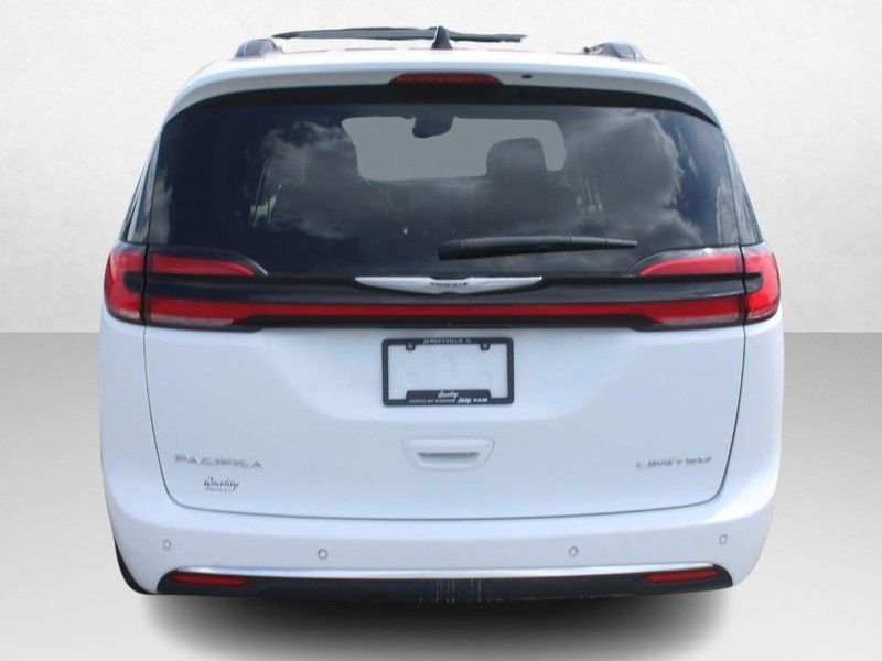 2023 Chrysler Pacifica Limited photo 4