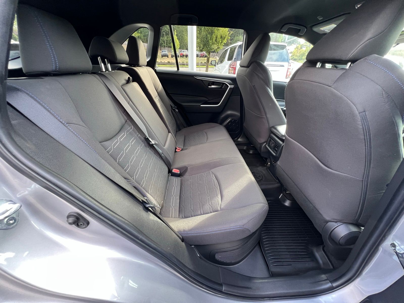 2023 Toyota RAV4 Hybrid SE photo 18