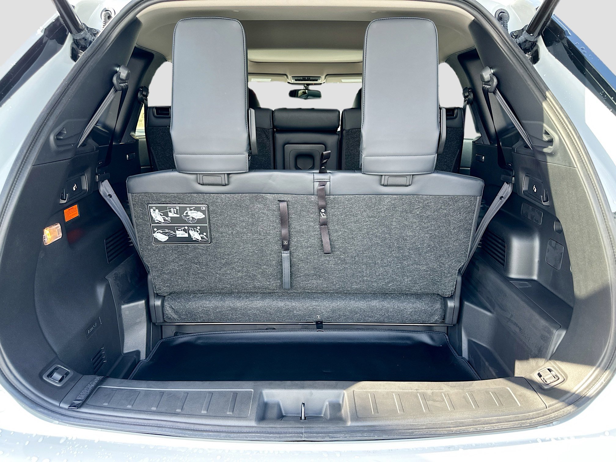 2025 Mitsubishi Outlander PHEV SE photo 5